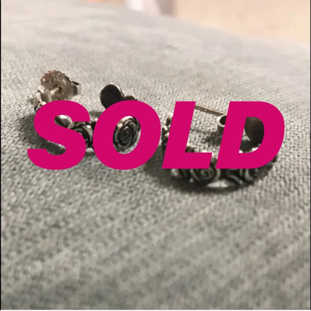 Discontinued James Avery Rose Earrings